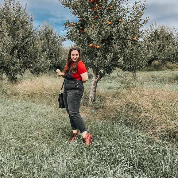 Welcome to my Closet! About me below ⬇️ - Picture 3 of 11